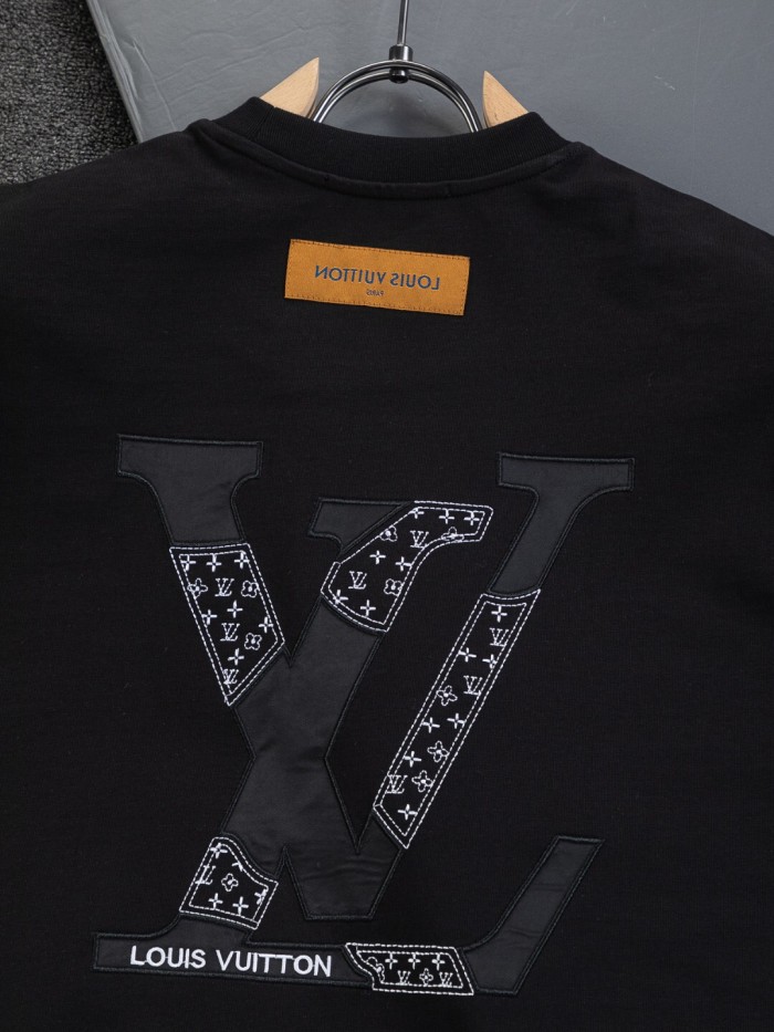 高品質 ルイヴィトン 激安偽物 2026SS 刺繍ラウンドネック半袖Tシャツ