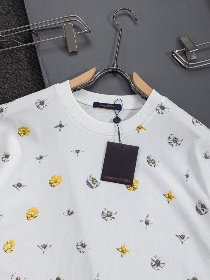 稀少 ルイヴィトン 激安通販 2026SS 刺繍ラウンドネック半袖Tシャツ