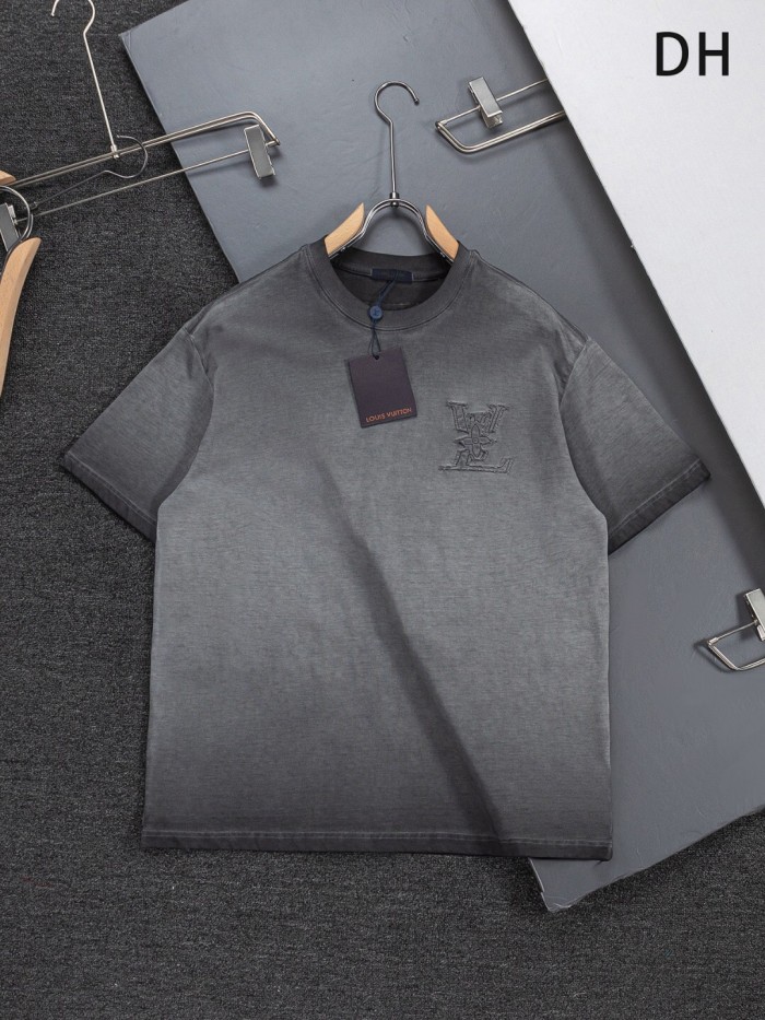 入手困難 ルイヴィトン n級品 2026SS 刺繍水で洗う旧丸首半袖Tシャツ