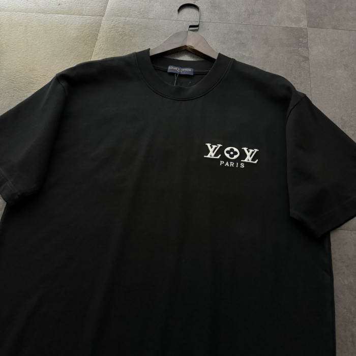 日本未入荷 ルイヴィトン コピー 2026SS 半袖Tシャツの刺繍