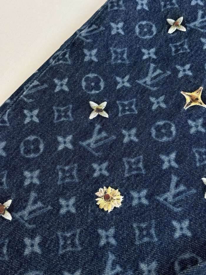 日本未入荷 ルイヴィトン 激安偽物 2026SS 満印デイジー刺繍ジーンズ