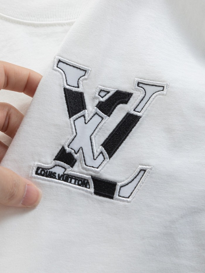 ★超人気 ルイヴィトン コピーおすすめ 2026SS 刺繍ラウンドネック半袖Tシャツ