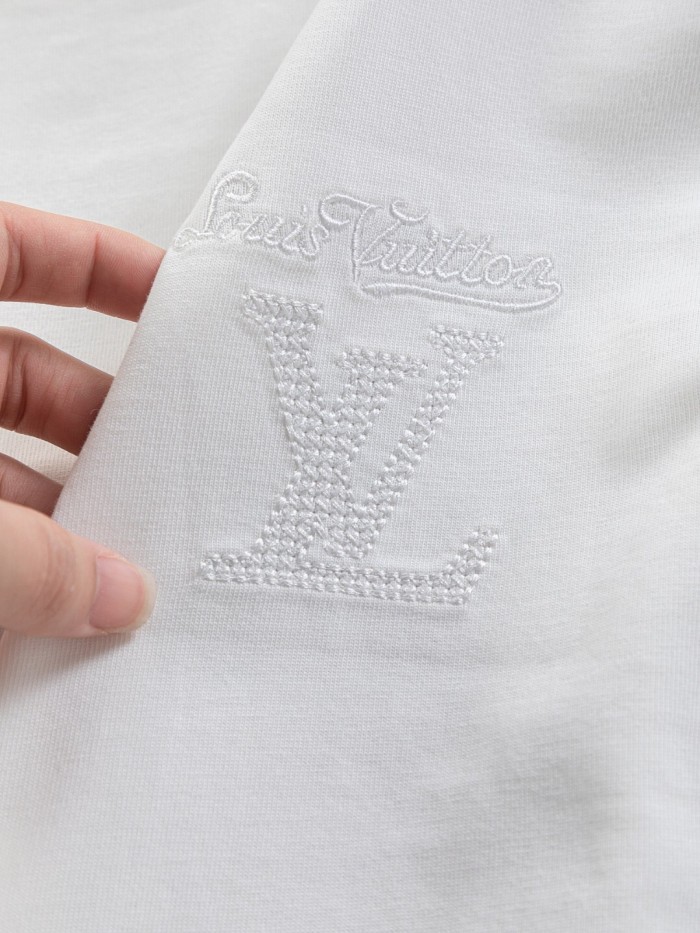 【限定】ルイヴィトン スーパーコピー 2026SS 刺绣クルーネック半袖Tシャツ
