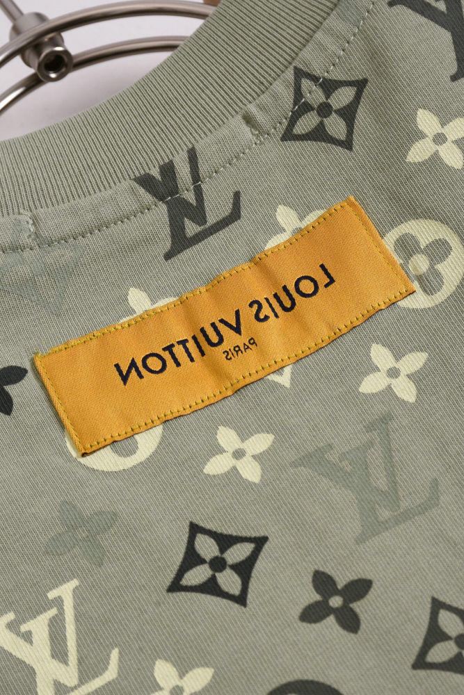 追跡付 ルイヴィトン 激安偽物 2026SS 老花満印ロゴ丸首半袖Tシャツ