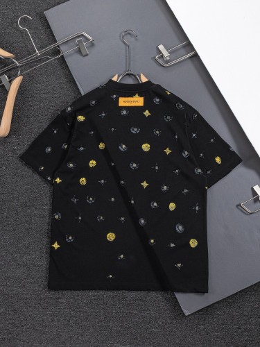 大人気 ルイヴィトン 偽物通販 2026SS 刺繍ラウンドネック半袖Tシャツ