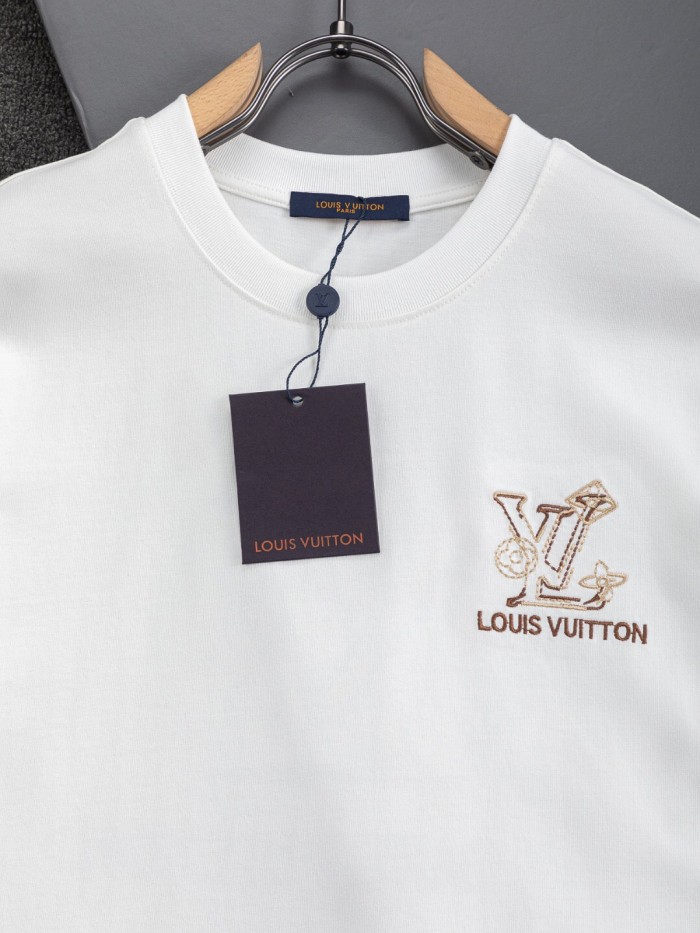 使い勝手良し ルイヴィトン 激安通販 2026SS 刺繍ラウンドネック半袖Tシャツ