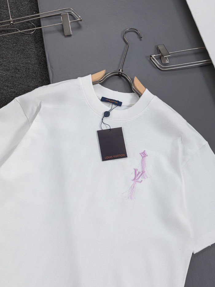 超話題! ルイヴィトン n級品 2026SS 刺繍ラウンドネック半袖Tシャツ
