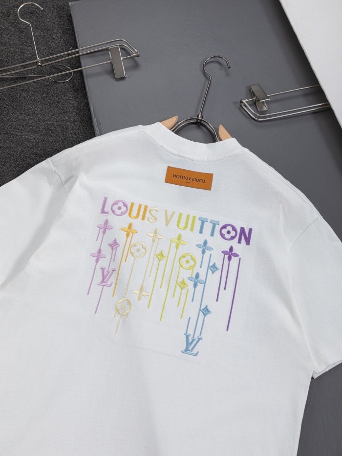 超話題! ルイヴィトン n級品 2026SS 刺繍ラウンドネック半袖Tシャツ