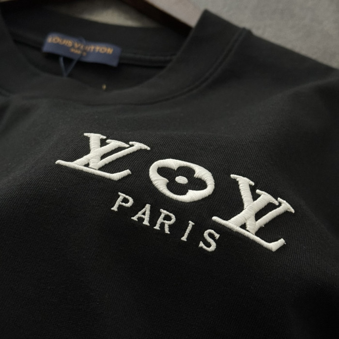 日本未入荷 ルイヴィトン コピー 2026SS 半袖Tシャツの刺繍