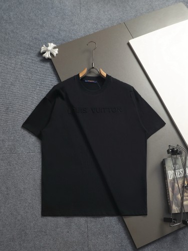 超話題! ルイヴィトン コピー 2026SS立体浮雕プレスロゴの凹凸丸首Tシャツ