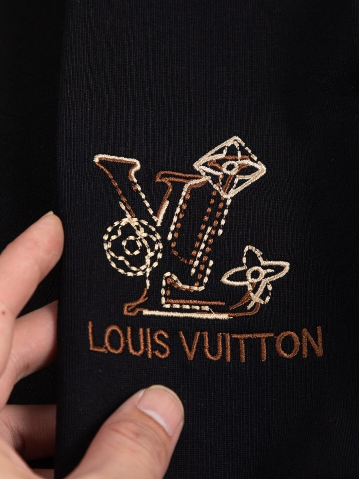 超奇跡の入荷☆ ルイヴィトン 偽物通販 2026SS 刺繍ラウンドネック半袖Tシャツ