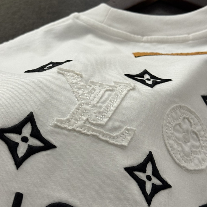 【話題商品！】 ルイヴィトン スーパーコピー 2026SS 半袖Tシャツの刺繍