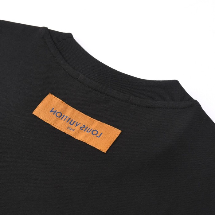 累積売上総額第１位！ ルイヴィトン コピー 2026SS 刺繍ラウンドネック半袖Tシャツ