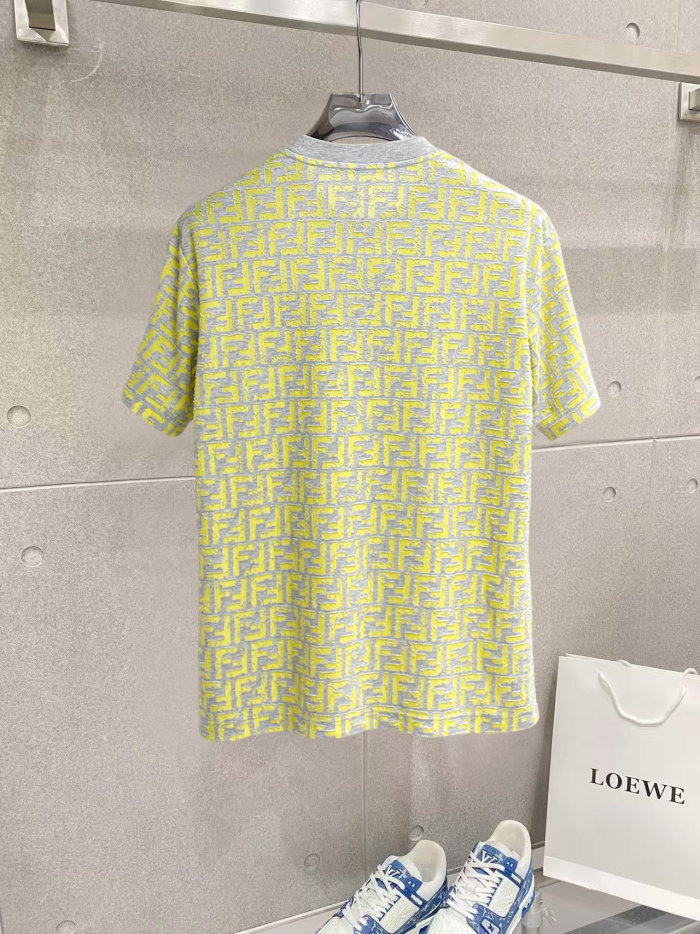 入手困難 フェンディ n級品 の2026SS 新品半袖Tシャツ