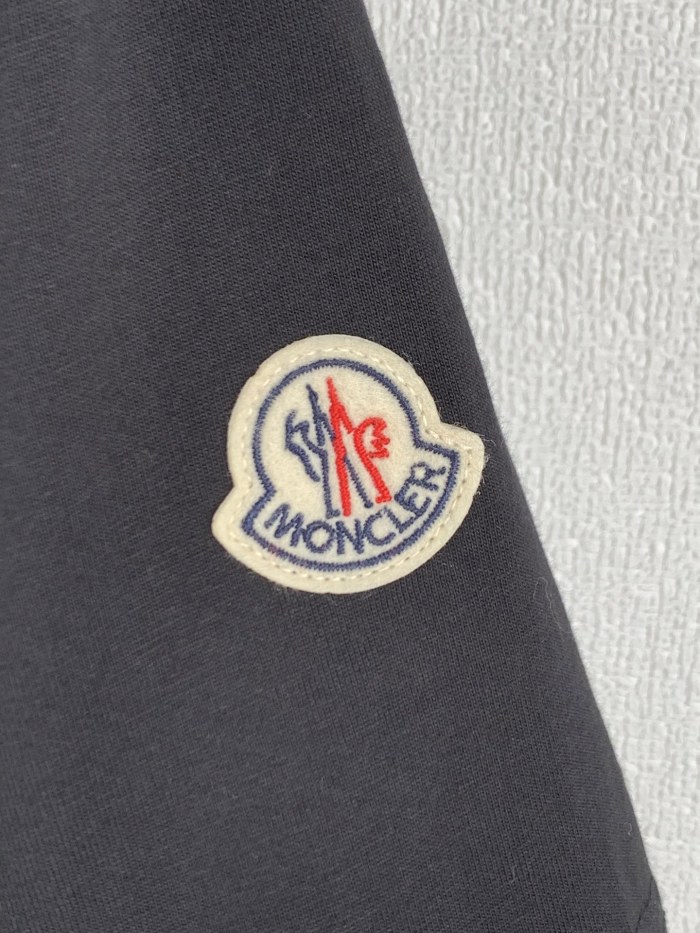 日本未入荷 モンクレール コピーおすすめ の2026SS プリント半袖Tシャツ