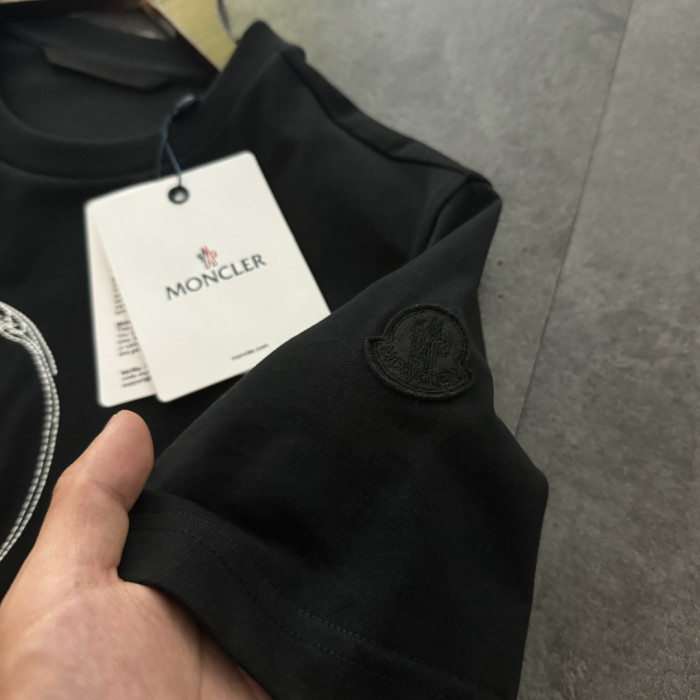 超話題! モンクレール 激安通販 の2026SS アルファベット柄クルーネック半袖Tシャツ