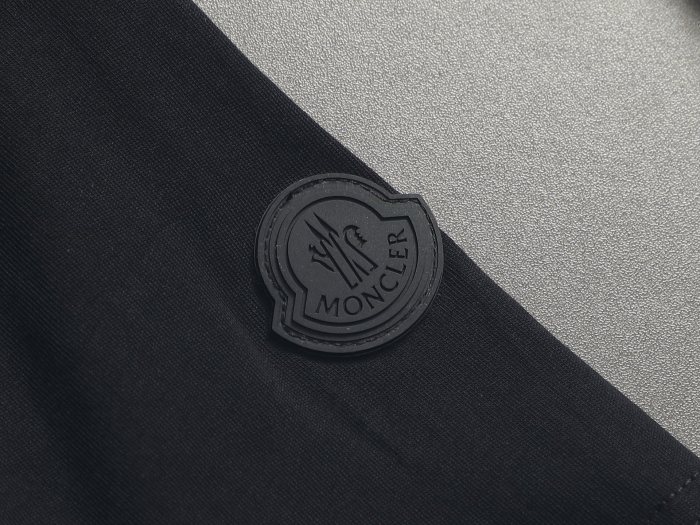 日本未入荷 モンクレール n級品 の2026SS アルファベットロゴ刺繍半袖Tシャツ