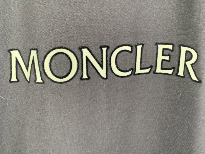 日本未入荷 モンクレール コピーおすすめ の2026SS プリント半袖Tシャツ