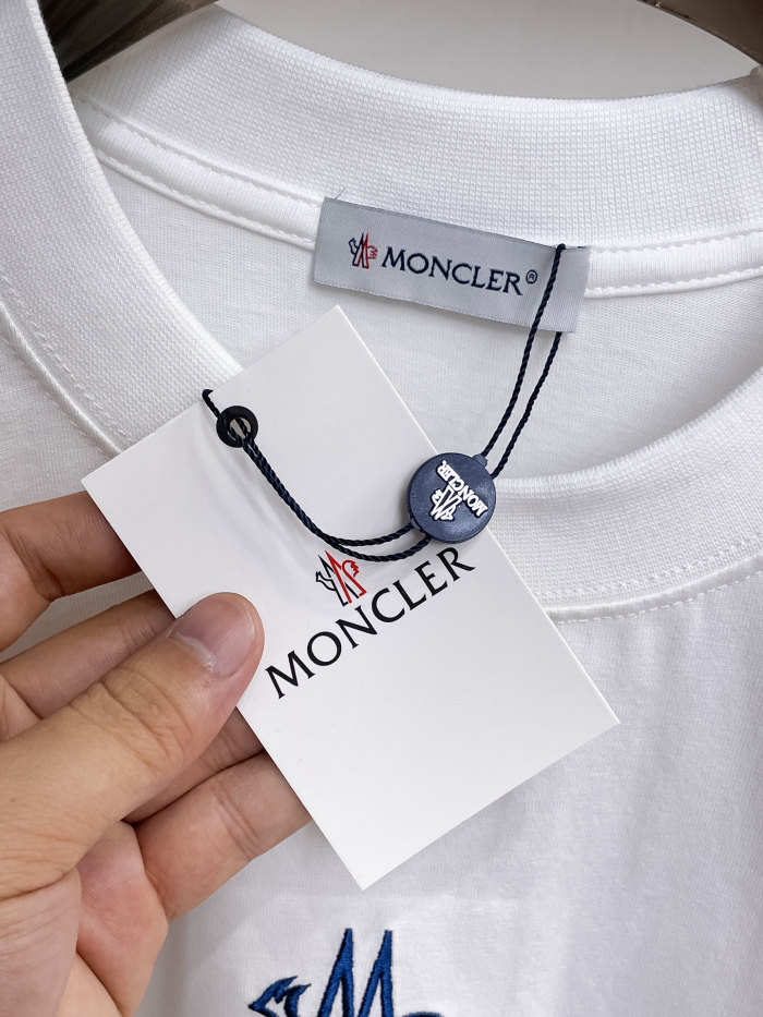 【話題商品！】モンクレール コピー の2026SS 半袖クルーネックTシャツ