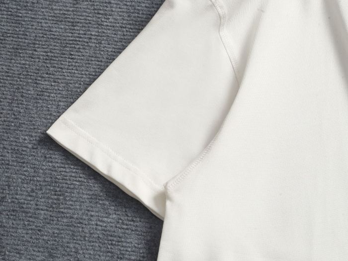【話題商品！】モンクレール 激安偽物 の2026SS アルファベットロゴ半袖Tシャツ