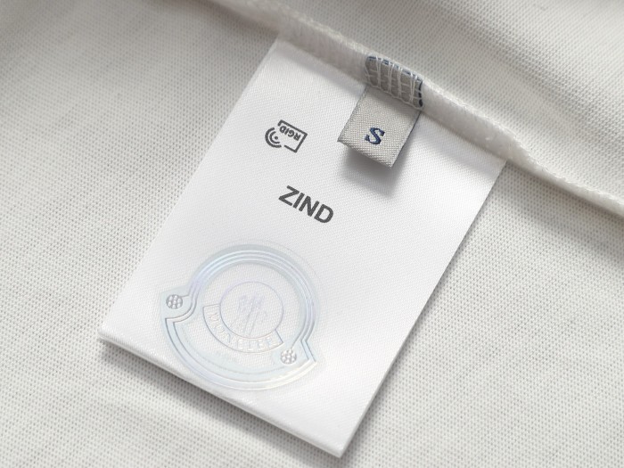【話題商品！】モンクレール 激安偽物 の2026SS アルファベットロゴ半袖Tシャツ