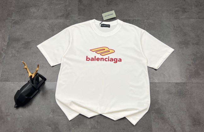 超奇跡の入荷☆ バレンシアガ スーパーコピー の2026SS メンズとレディース半袖Tシャツ