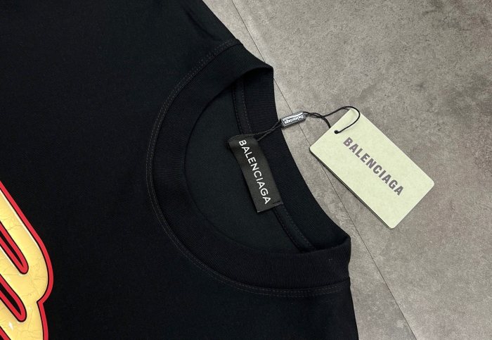 使い勝手良し バレンシアガ n級品 の2026SS メンズとレディース半袖Tシャツ