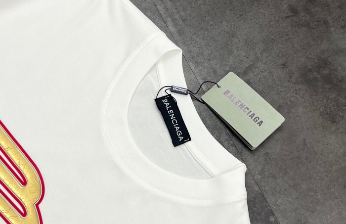 超奇跡の入荷☆ バレンシアガ スーパーコピー の2026SS メンズとレディース半袖Tシャツ