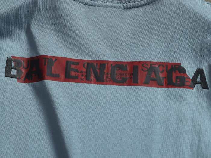 ★超人気 バレンシアガ スーパーコピー の2026SS メンズとレディース半袖Tシャツ