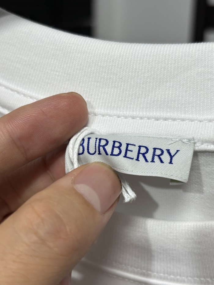 高品質 バーバリー 激安偽物 の2026SS クラシック刺繍ブルー戦馬プリントTシャツ