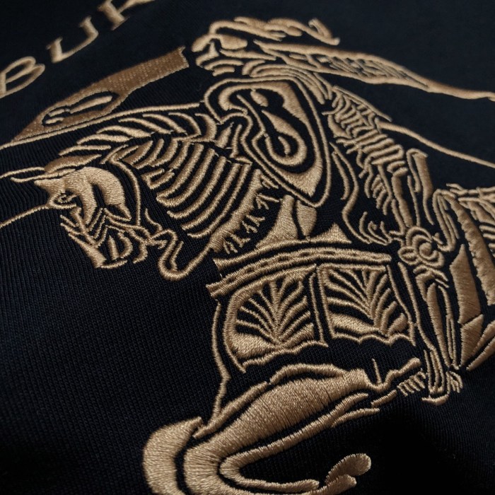 大人気 バーバリー 激安通販 の2026SS 刺繍ロゴラウンドネック半袖Tシャツ