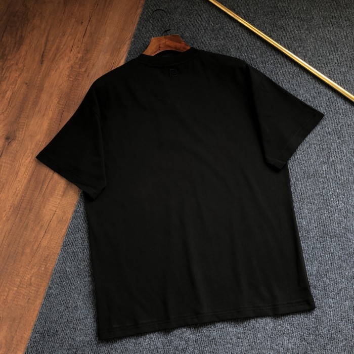 大人気 バーバリー 激安通販 の2026SS 刺繍ロゴラウンドネック半袖Tシャツ