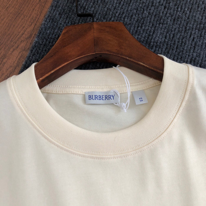 ★超人気 バーバリー 偽物通販 の2026SS 刺繍ロゴラウンドネック半袖Tシャツ