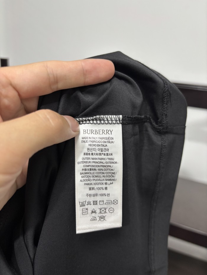 超奇跡の入荷☆ バーバリー 偽物通販 の2026SSアルファベットプリント半袖Tシャツ