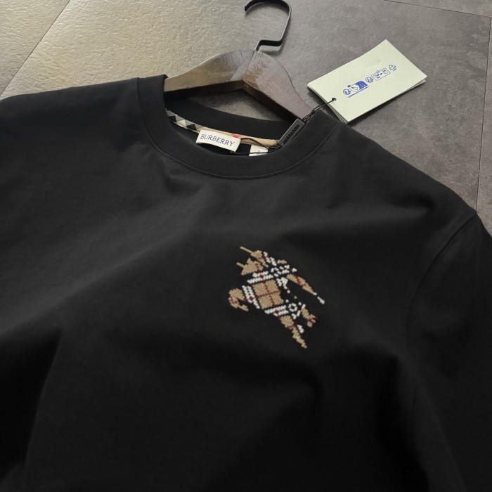 高品質 バーバリー 激安偽物 の2026SS スモールロゴ刺繍ポロシャツ