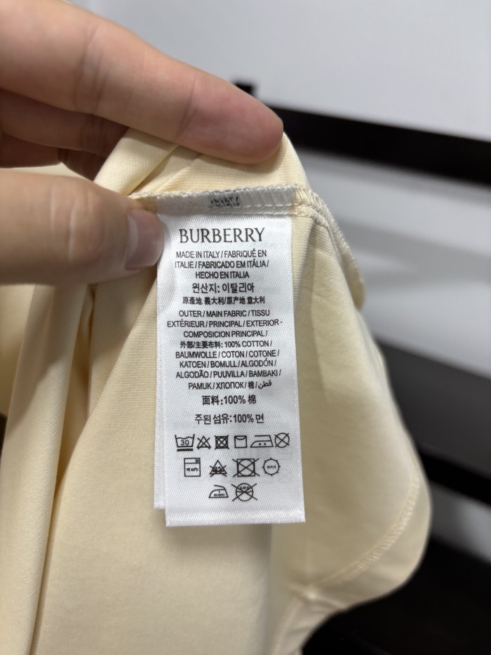 使い勝手良し バーバリー 激安通販 の2026SSアルファベットプリント半袖Tシャツ