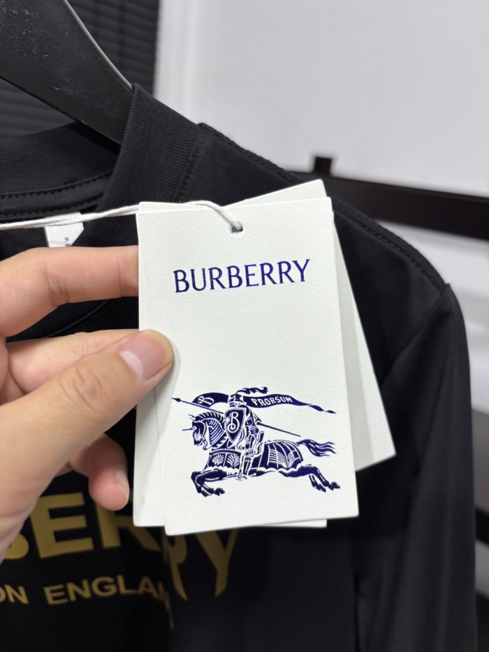 超奇跡の入荷☆ バーバリー 偽物通販 の2026SSアルファベットプリント半袖Tシャツ