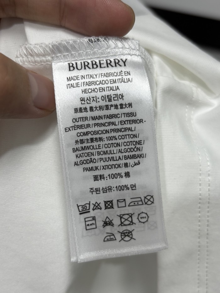 新作 バーバリー コピーおすすめ の2026SSアルファベットプリント半袖Tシャツ