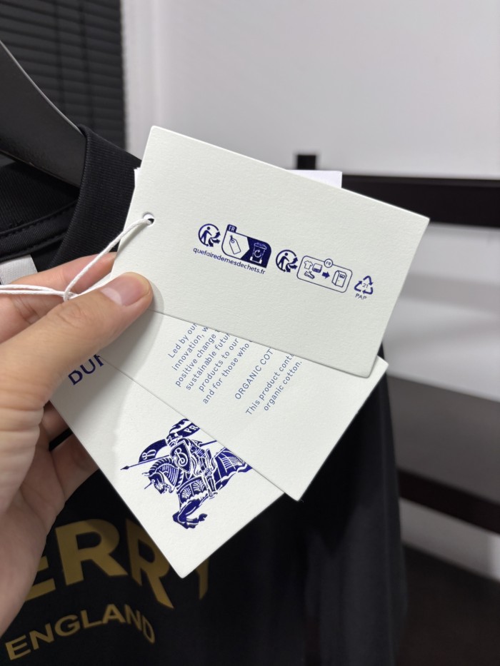 超奇跡の入荷☆ バーバリー 偽物通販 の2026SSアルファベットプリント半袖Tシャツ