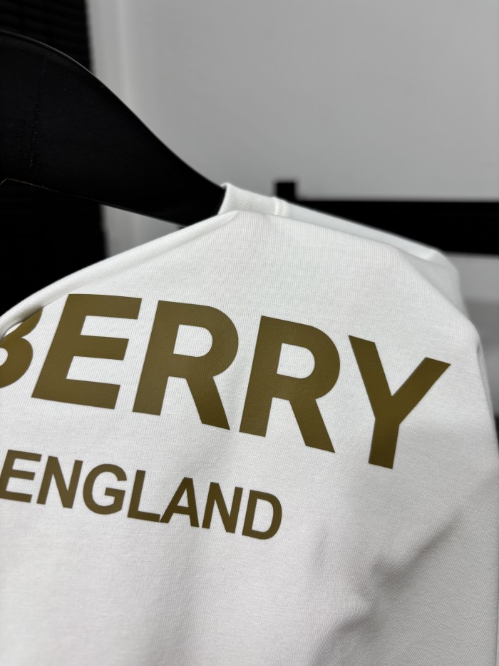 新作 バーバリー コピーおすすめ の2026SSアルファベットプリント半袖Tシャツ