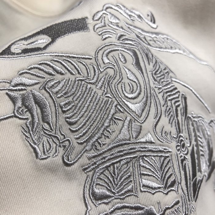 ★超人気 バーバリー 偽物通販 の2026SS 刺繍ロゴラウンドネック半袖Tシャツ