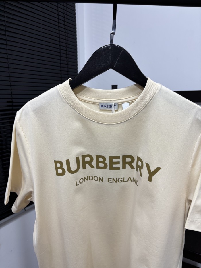 使い勝手良し バーバリー 激安通販 の2026SSアルファベットプリント半袖Tシャツ