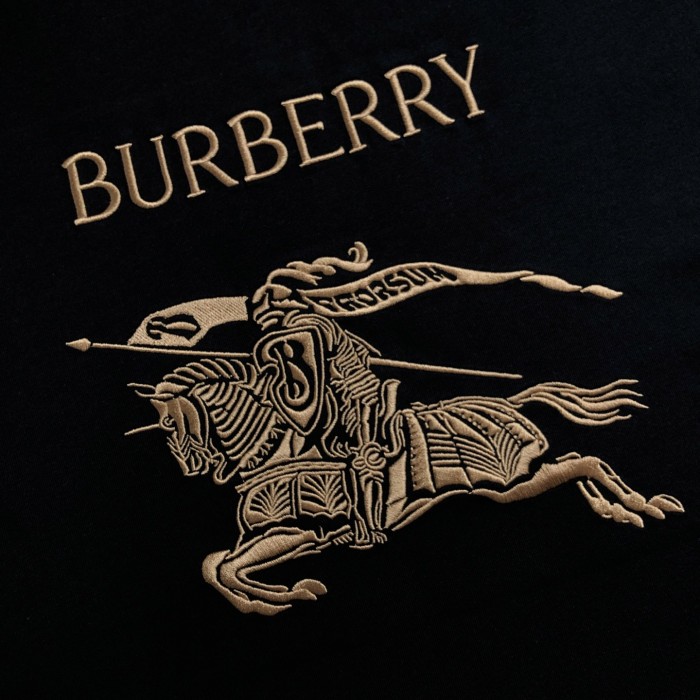 大人気 バーバリー 激安通販 の2026SS 刺繍ロゴラウンドネック半袖Tシャツ
