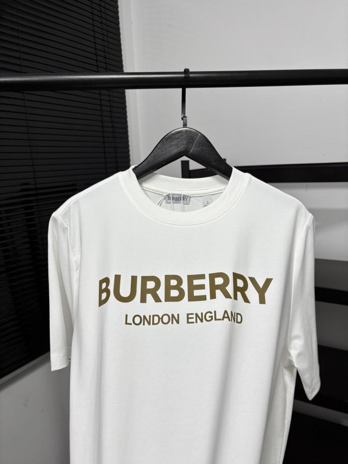 新作 バーバリー コピーおすすめ の2026SSアルファベットプリント半袖Tシャツ