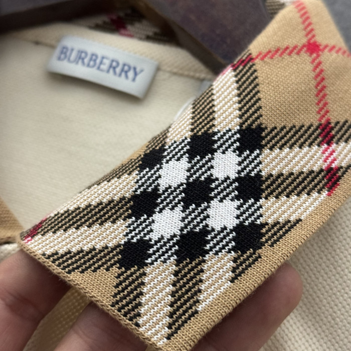 累積売上総額第１位！バーバリー 激安通販 の2026SS スモールロゴ刺繍ポロシャツ