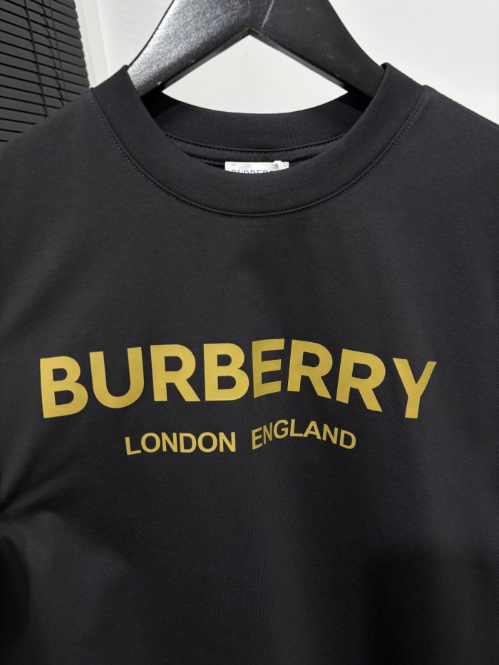 超奇跡の入荷☆ バーバリー 偽物通販 の2026SSアルファベットプリント半袖Tシャツ