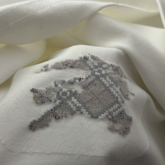 ★超人気 バーバリー コピーおすすめ の2026SS スモールロゴ刺繍ポロシャツ