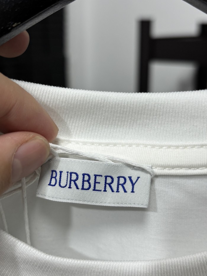 新作 バーバリー コピーおすすめ の2026SSアルファベットプリント半袖Tシャツ