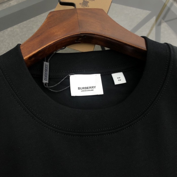 高品質 バーバリー コピーおすすめ の2026SS 刺繍ロゴラウンドネック半袖Tシャツ