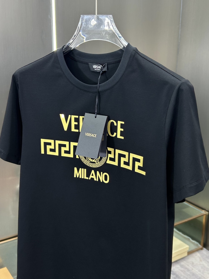 入手困難 ヴェルサーチ 偽物通販 2026SSゴールドプリントクルーネック半袖Tシャツ